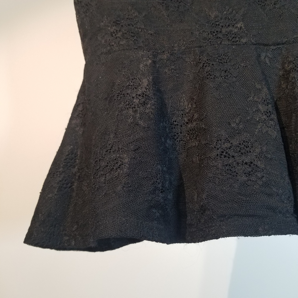 Top Peplum Blouse | All-black | Cap Sle… - Picture 12 of 15